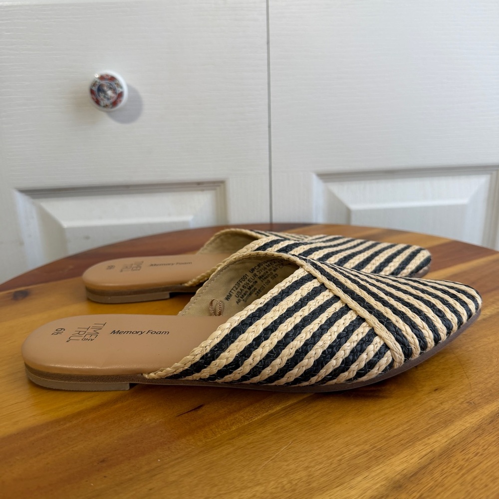 Time & Tru rafia pointed toe mules size 6.5